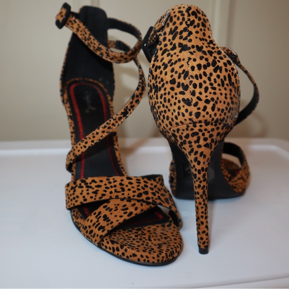 That's A Wrap Buckle Stiletto Heels SIZE 8.5 - Picture 3 of 5